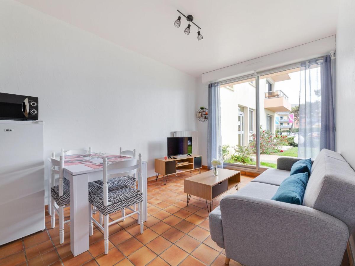 Simplistic In With Garden * Grandcamp-Maisy