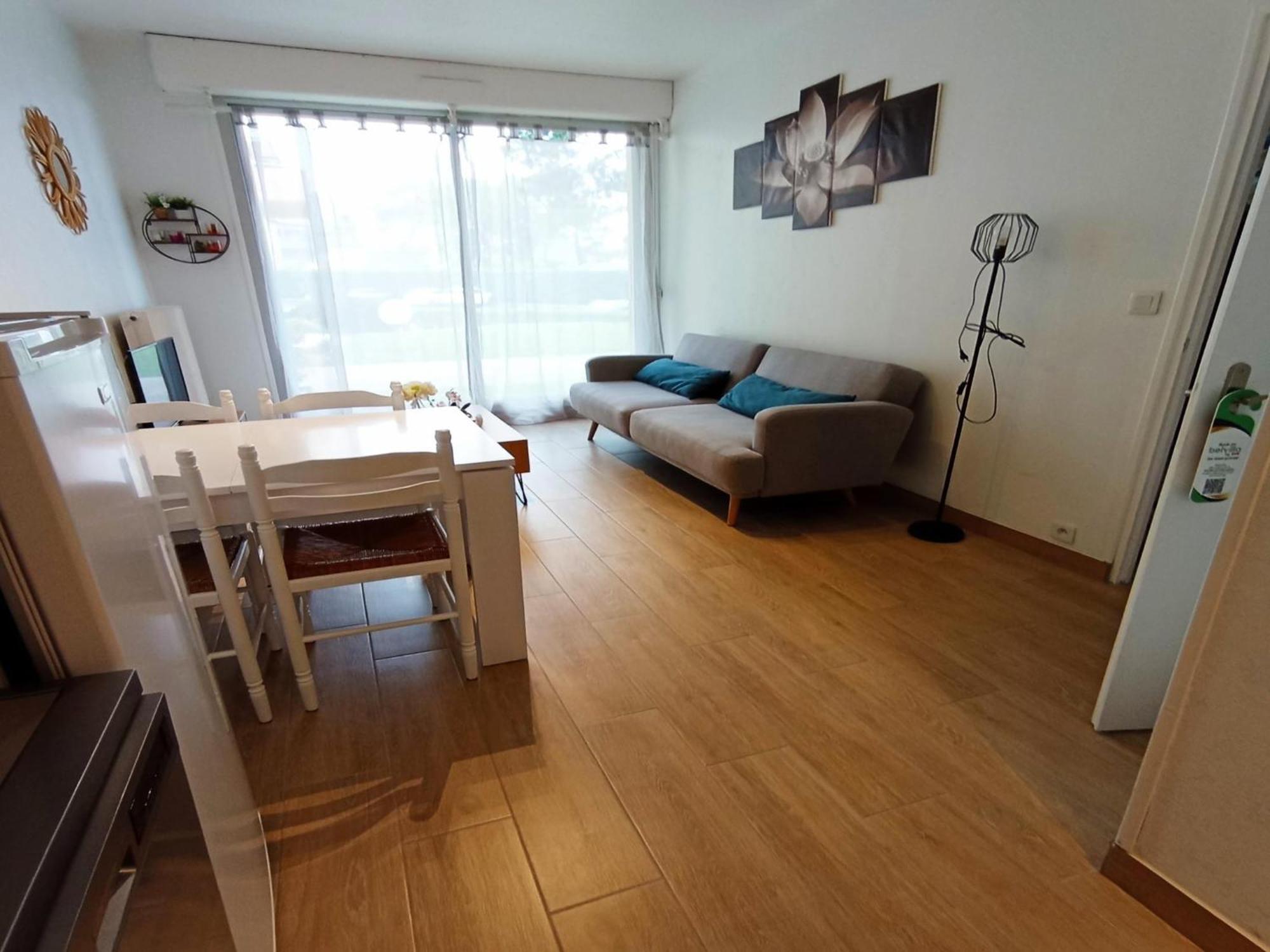 Simplistic In With Garden Holiday home