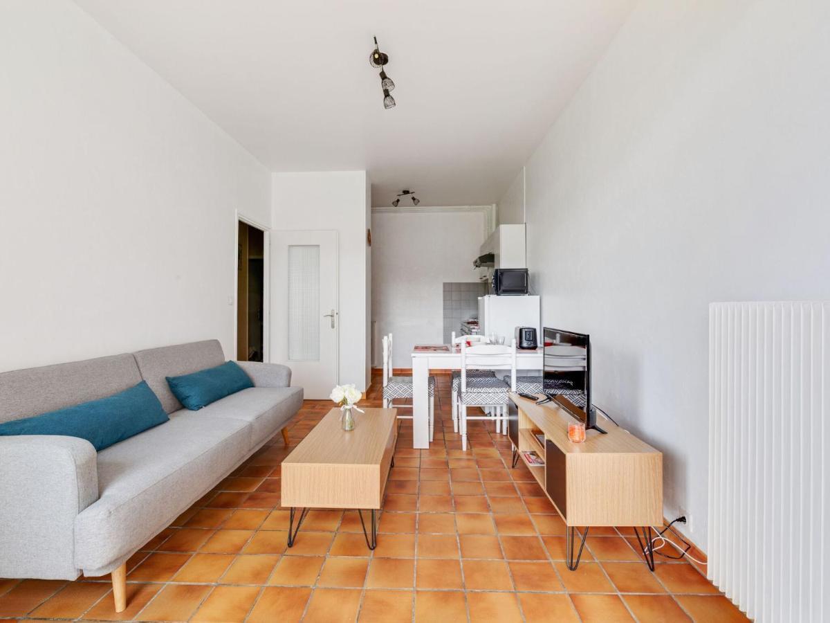 Holiday home Simplistic In With Garden Grandcamp-Maisy